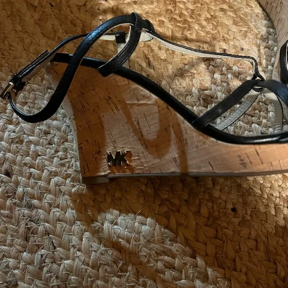 Michael Kors Black Strappy Heels Sandals Shoes sz 7 - Picture 3 of 8